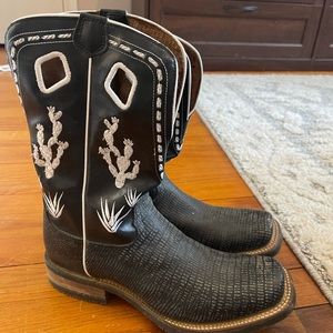 Cowboy boots with cactus